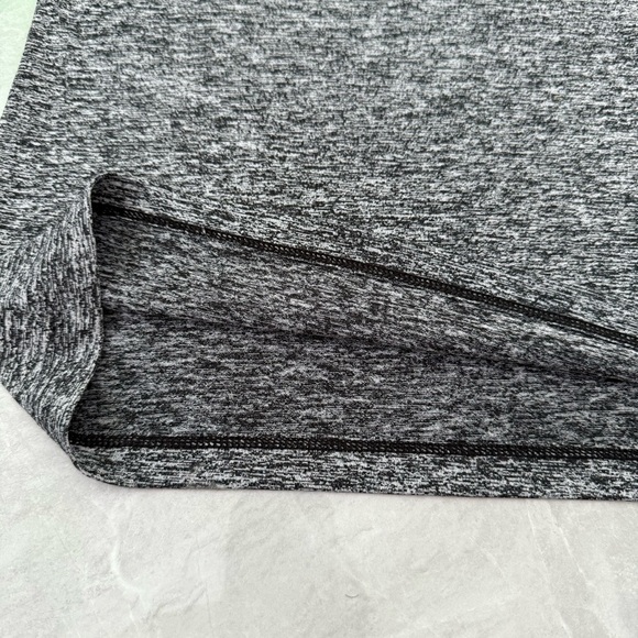 Women’s Under Armour Twist Tech Heat Gear V-Neck Short Sleeve Shirt Small - Picture 9 of 15